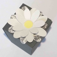 Daisy Favor Box